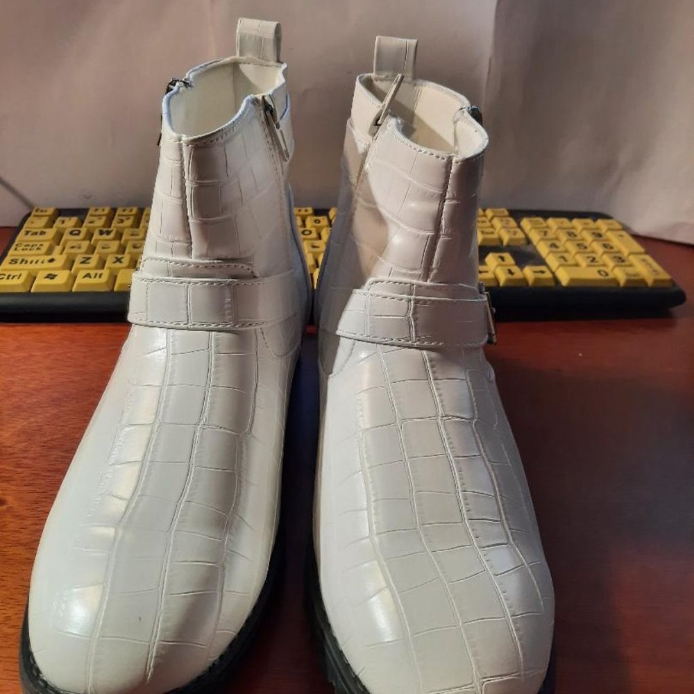 NEW ! TINSTREE Buckle Ankle Bootie Leather Double Strap Zipper Round Toe WHT Sz8